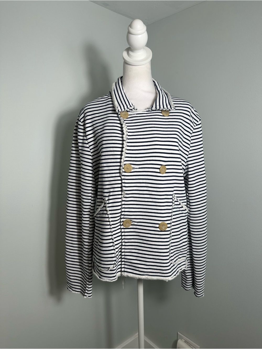 FRANK & EILEEN MINI BELFAST
Cropped Sweatshirt Peacoat, Current Season - Picture 3 of 17